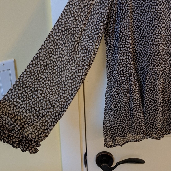 Long-sleeved flowy blouse - Picture 3 of 3